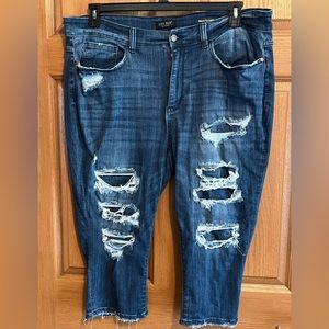 Judy Blue Distressed/Repaired Capris